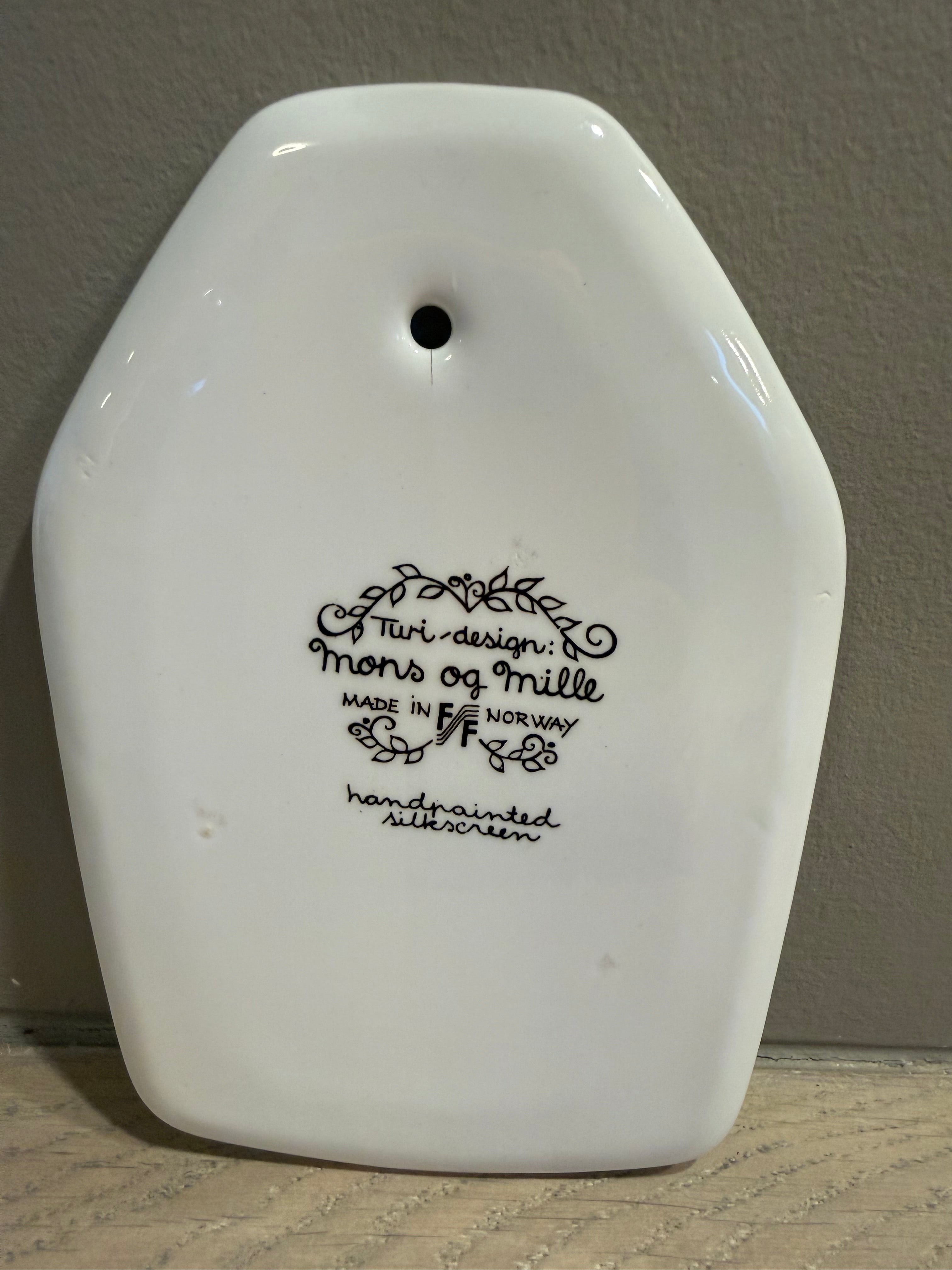 Figgjo Mons og Mille Veggplatte