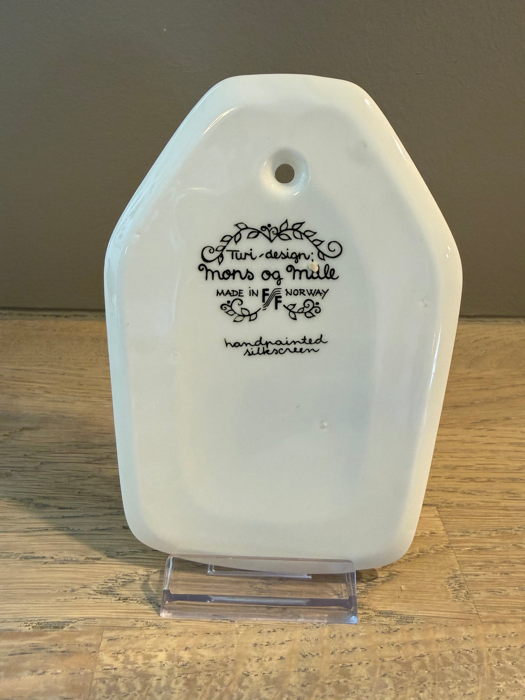 Figgjo Mons og Mille Veggplatte