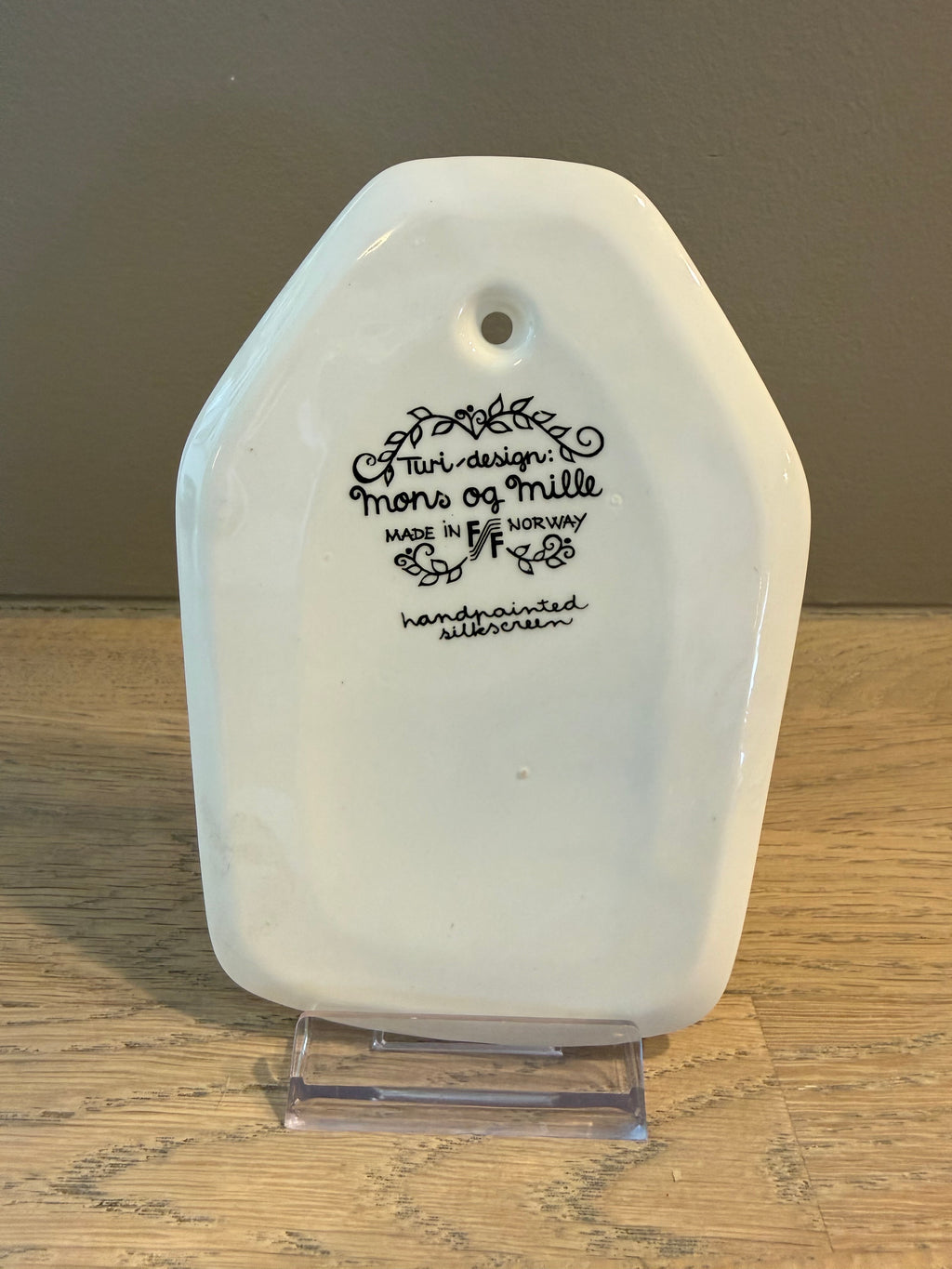 Figgjo Mons og Mille Veggplatte