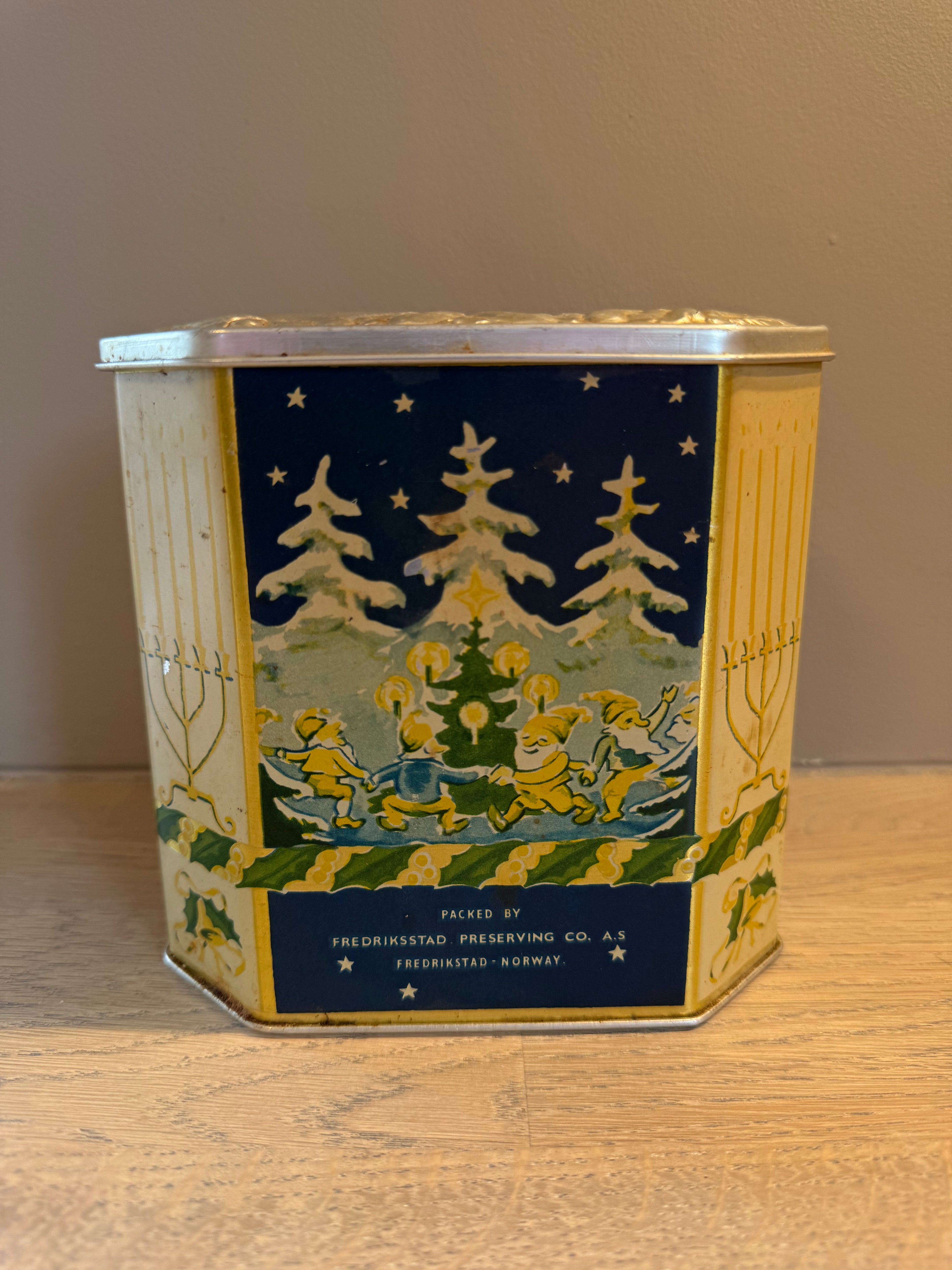 Juleboks i metall. Åttekantet