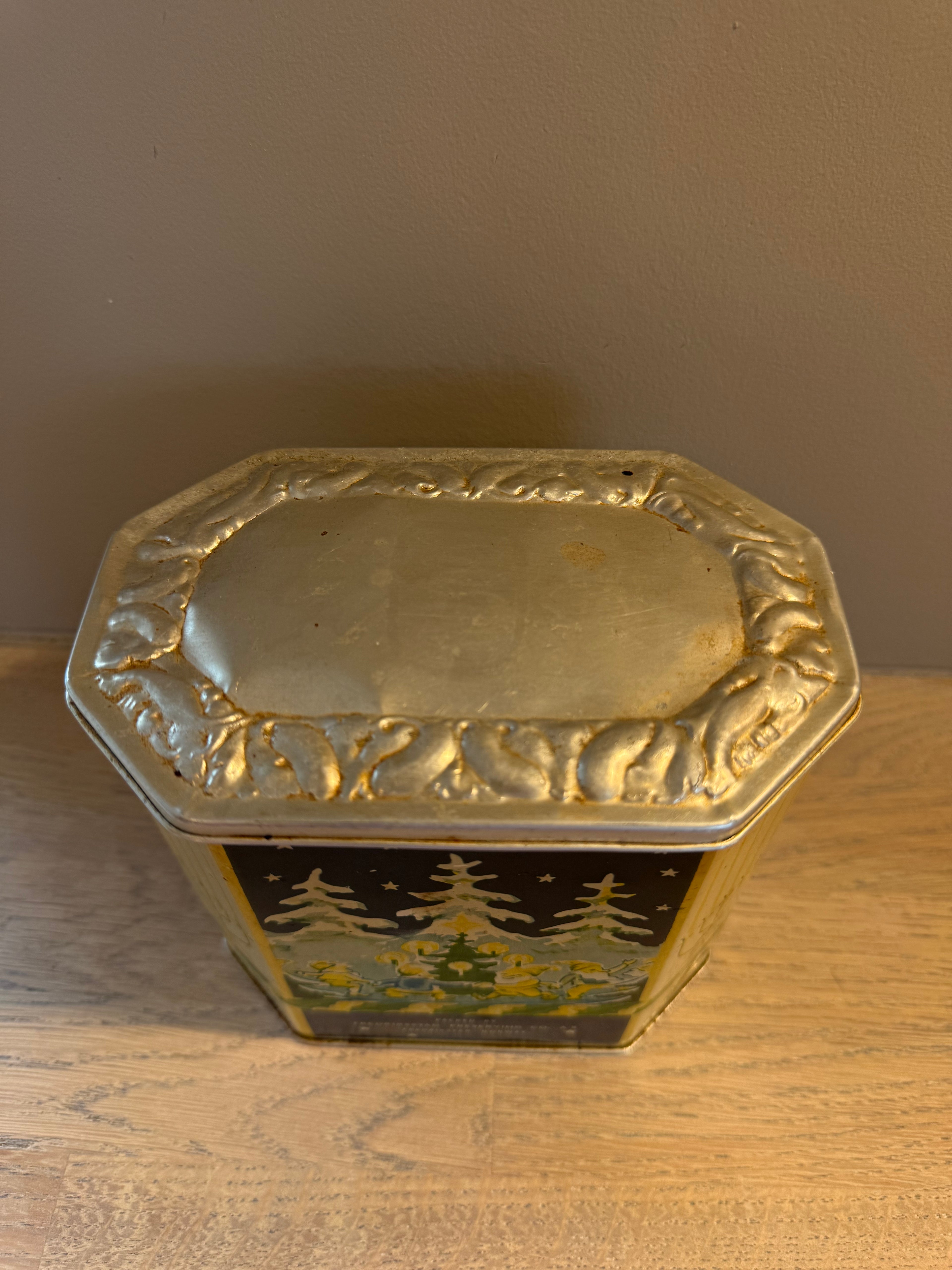 Juleboks i metall. Åttekantet